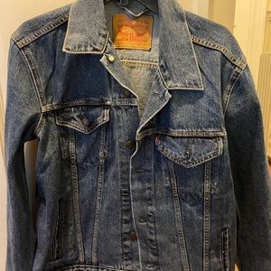 Levi’s Men’s size medium trucker denim jacket